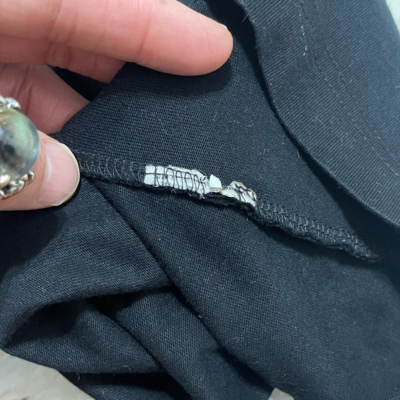 Fair Used Unisex Size X-large Uniqlo KAWS X Warhol Graphic Tee 100% Cotton Black - Picture 13 of 13